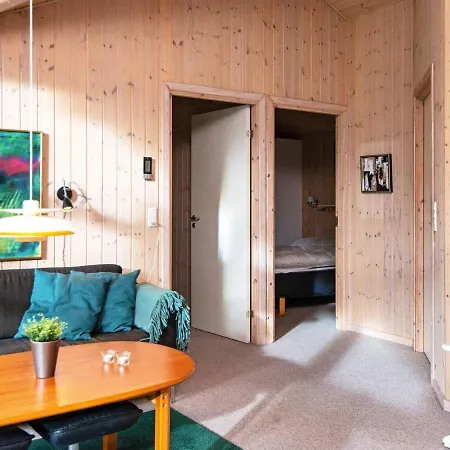 Three-bedroom Holiday In 13
