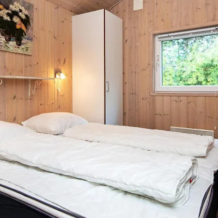 Three-bedroom Holiday In 13