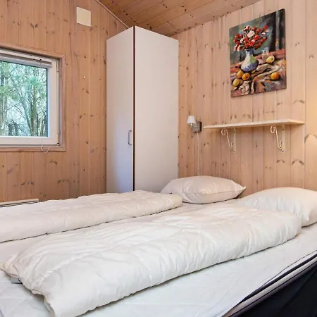 Three-bedroom Holiday In 13 Oksbøl