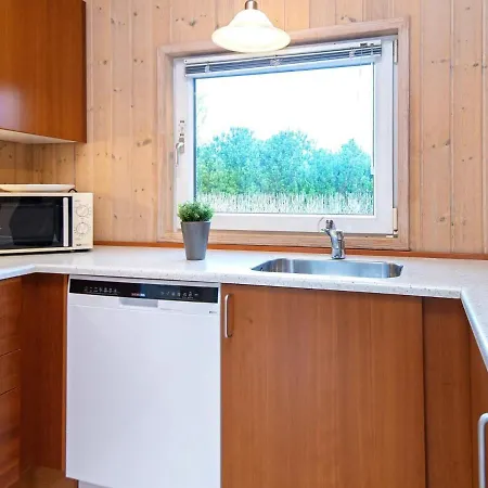 Three-bedroom Holiday In 13
